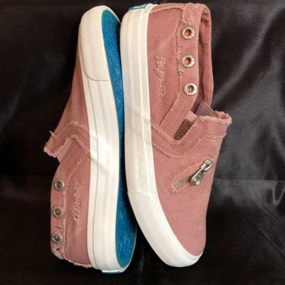 Blowfish Malibu Mariachi Sneakers. - Picture 6 of 6